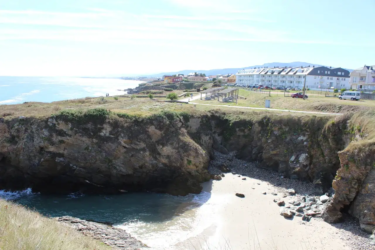 Playa de San Bartolo en Barreiros, guía para disfrutarla con la marea