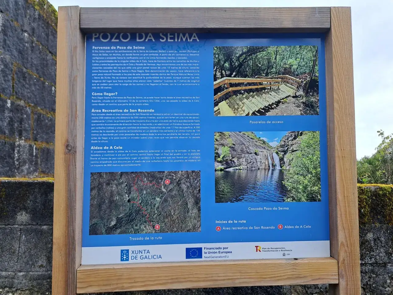 Cascada Pozo da Seima, con pasarelas de madera y un mirador. El texto explica cómo llegar a este paraje natural.