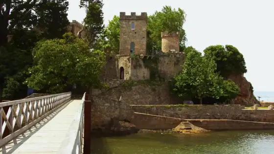 Castillo de Santa Cruz en Oleiros - historia y visita